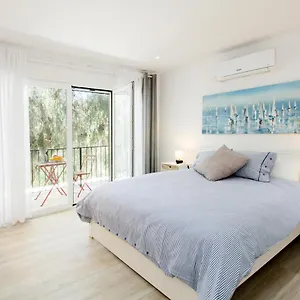 https://perfectly-located-beachside-apartment-in-elviria-marbella.es-andalucia.com