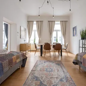 https://roksox-home-meidling-schloss-schonbrunn.vienna-besthotels.com